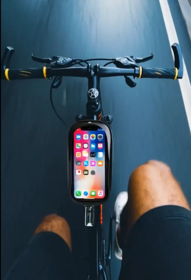 Sacoche de vélo étanche avec support tactile pour smartphone fixée sur le cadre.