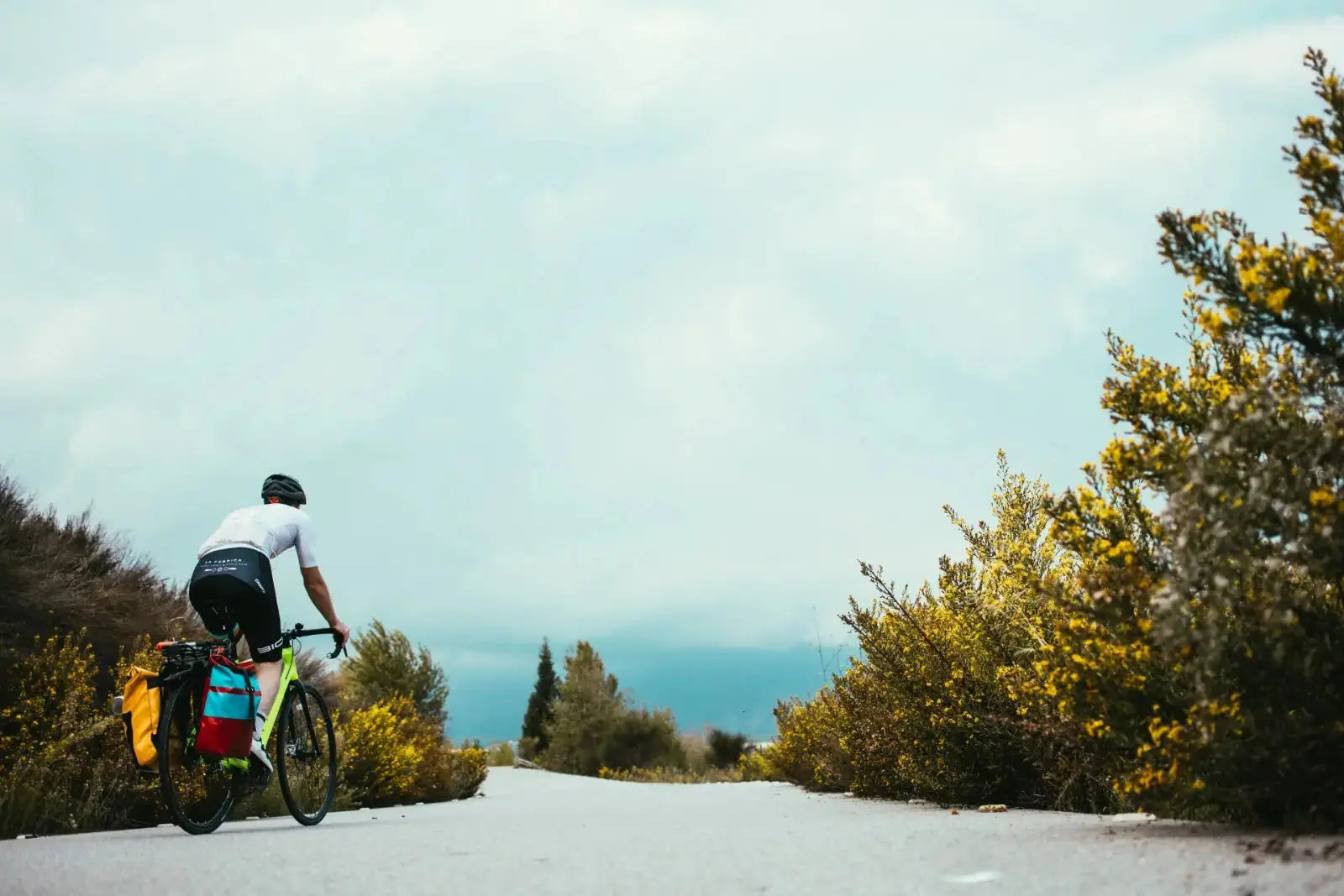 voyage-a-velo-aventure-sacoches-route